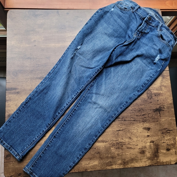 Old Navy / 6 Short / Curvy Mid Rise Jeans - Picture 2 of 7